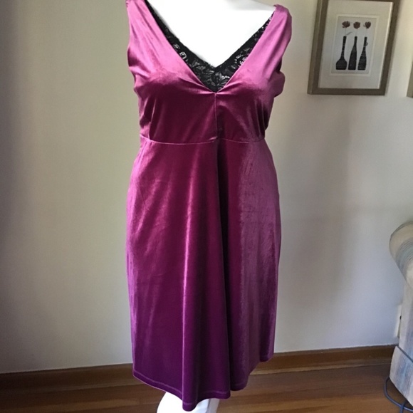 Open V neck velvet dress - Picture 1 of 5